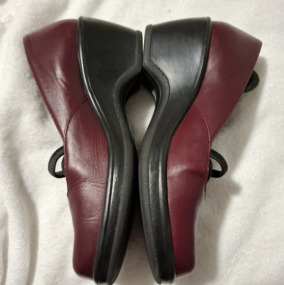 Dansko Burgundy Leather Cross Elastic Strap Mary Jane Clogs Womens Size 37 - Picture 2 of 10